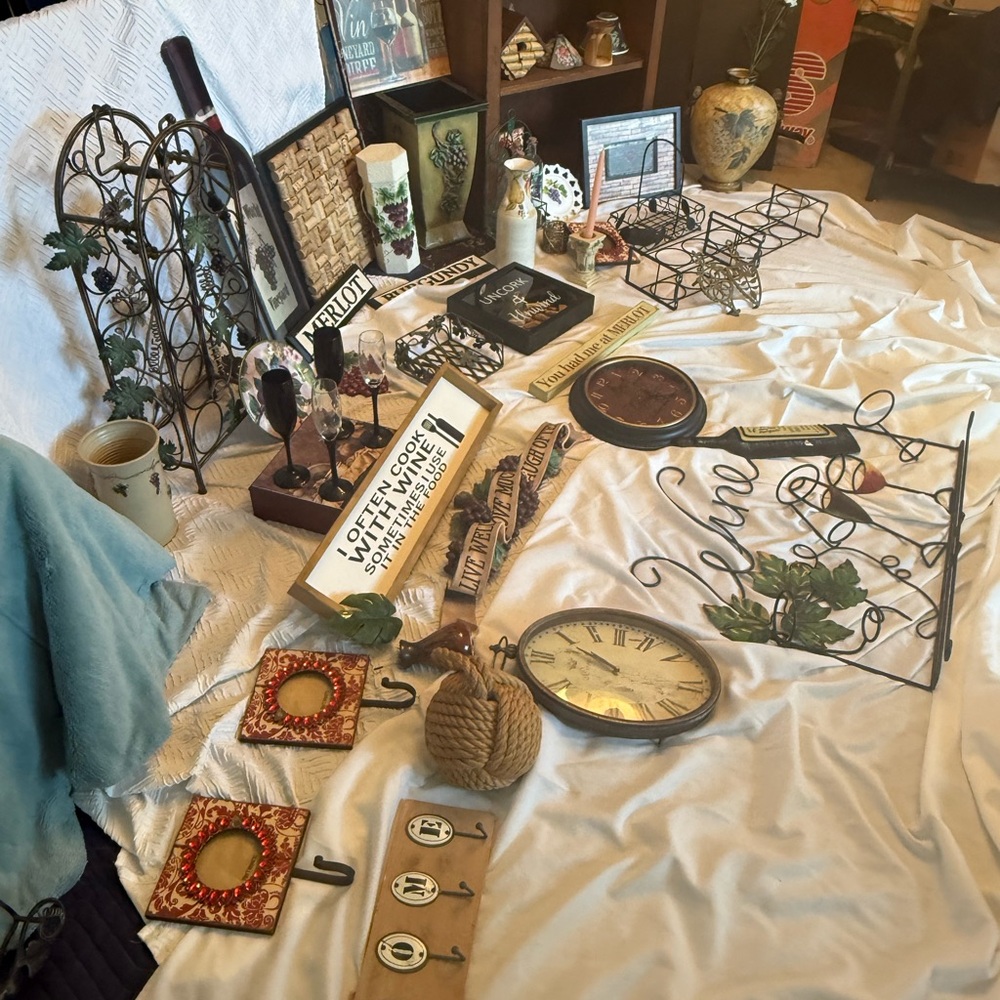 Vintage Wine Decor Collection!! - Picture 2 of 16